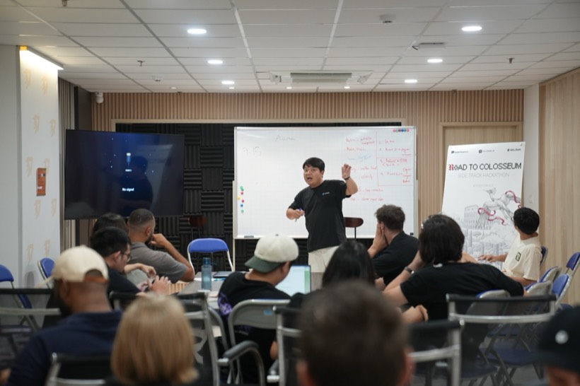 Talk trước giờ hackathon · Road to Colosseum